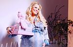 Click image for larger version

Name:	Jessica Simpson still pregnant.jpg
Views:	764
Size:	42.5 KB
ID:	101006